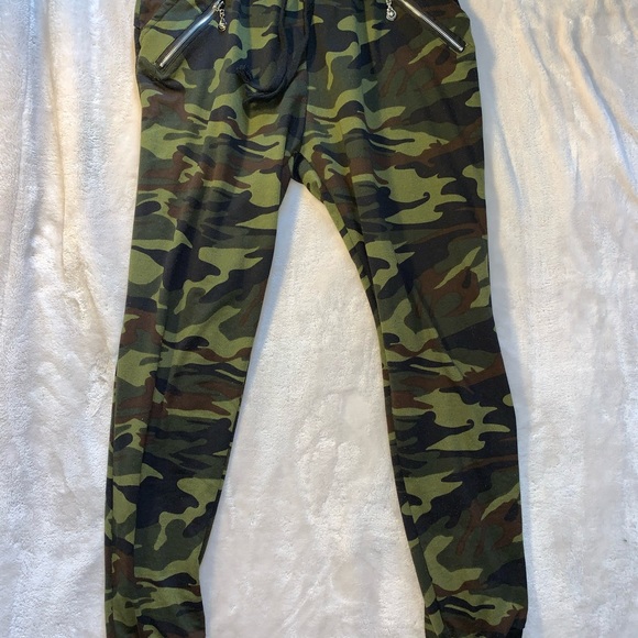 Camp Joggers - Picture 2 of 5